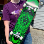 grön skateboard