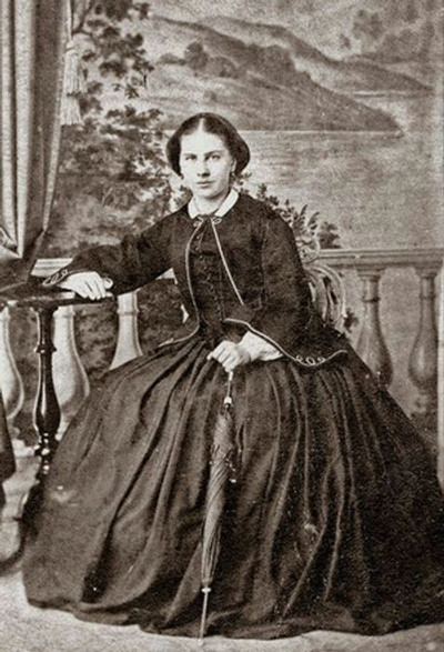 Charlotte Berlin i ateljé. Foto: Johan Peder Bless, 1865